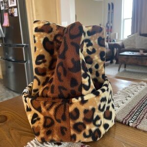 🐆 Print Faux Fleece 4 point Crown Hat